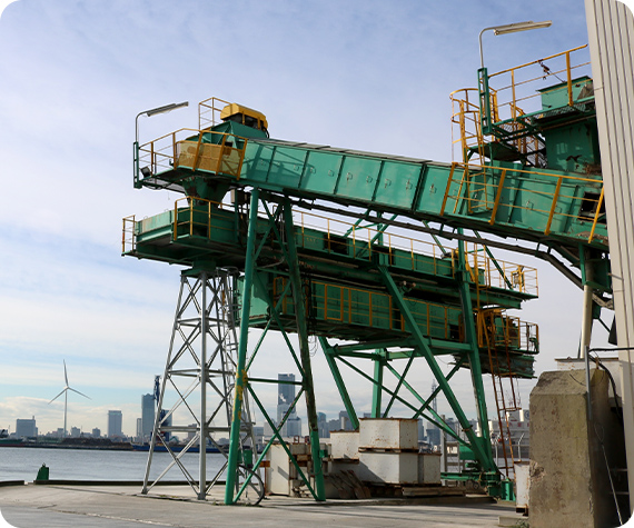 自社専用バース(名古屋事業所・横浜事務所※)